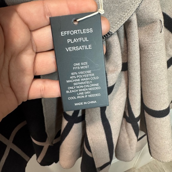 Moss Rose Women's Shawl Wrap Poncho Ruana Cape Open Front Az Black and Khaki - Picture 7 of 10